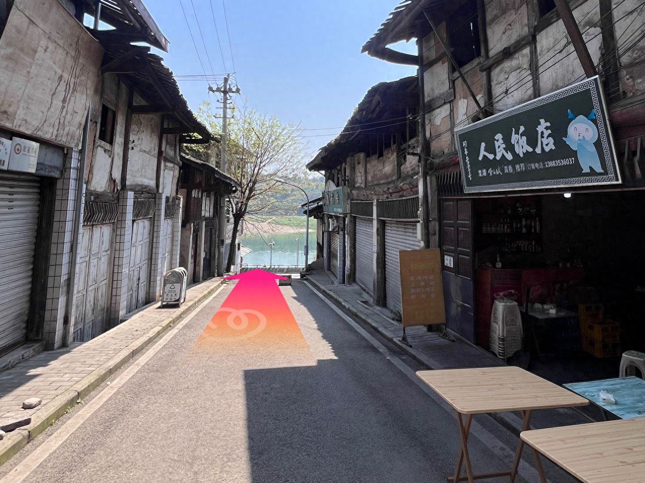 Take a taxi to Renmin Restaurant (Xinhua Road Branch), then walk straight for 50 meters and go down the stairs. — step-by-step photo guide