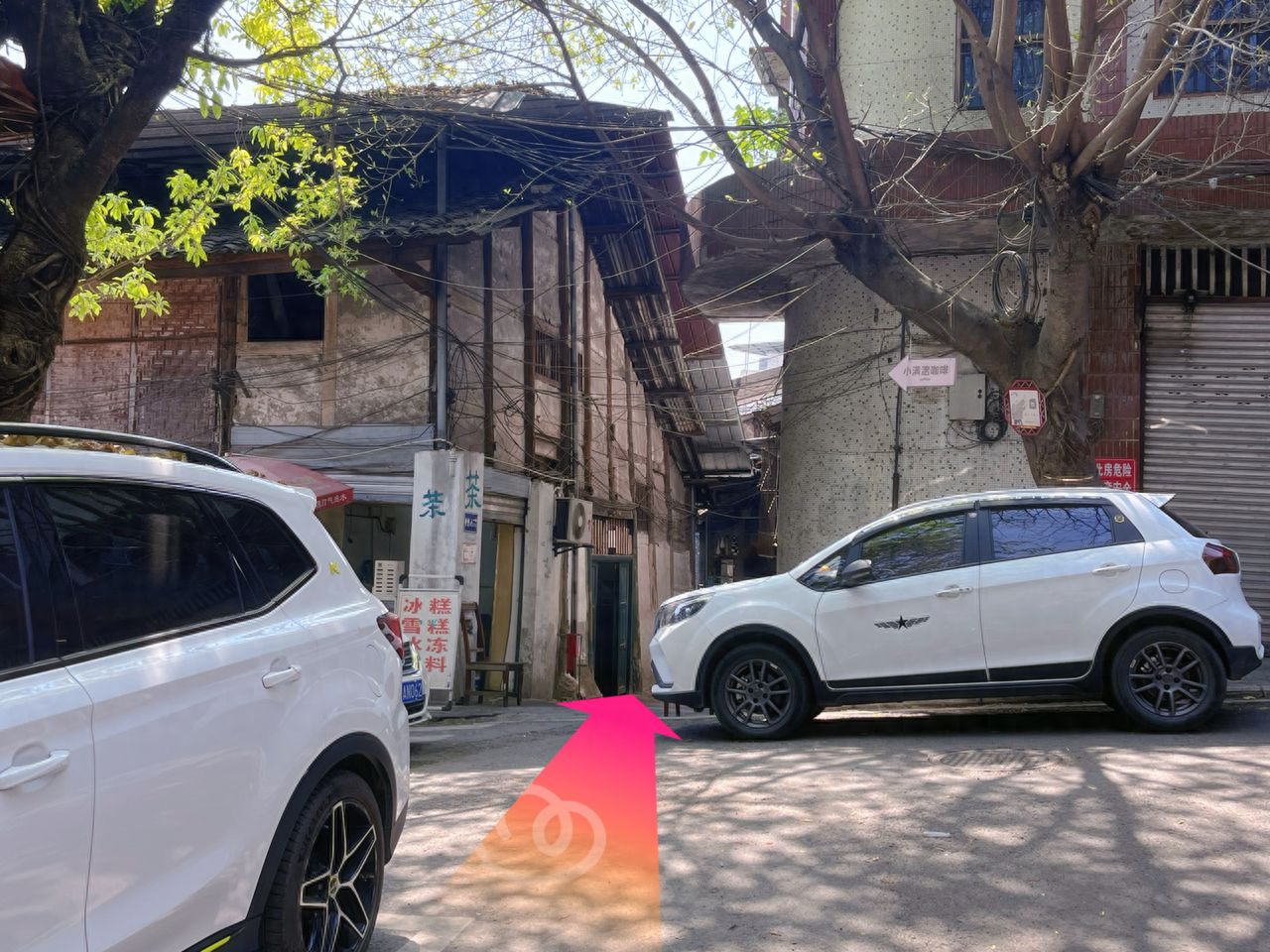 Take a taxi to Xinsan Liquor Wholesale, then walk straight 100 meters down the alley after getting off. — step-by-step photo guide