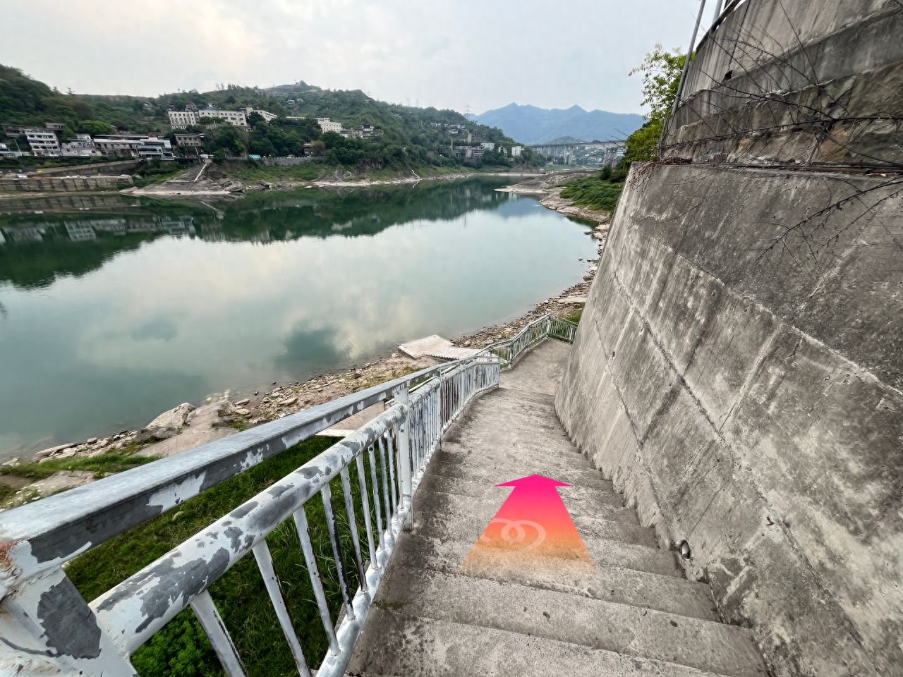 Go down the stairs for 30 meters. — step-by-step photo guide