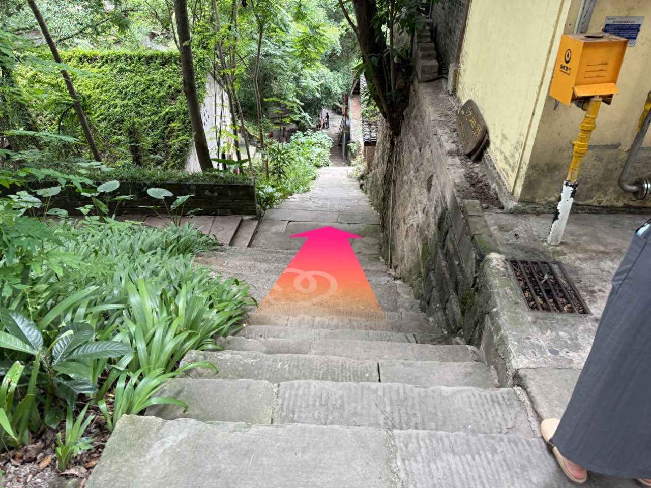 Head down the stairs for 100 meters. — step-by-step photo guide