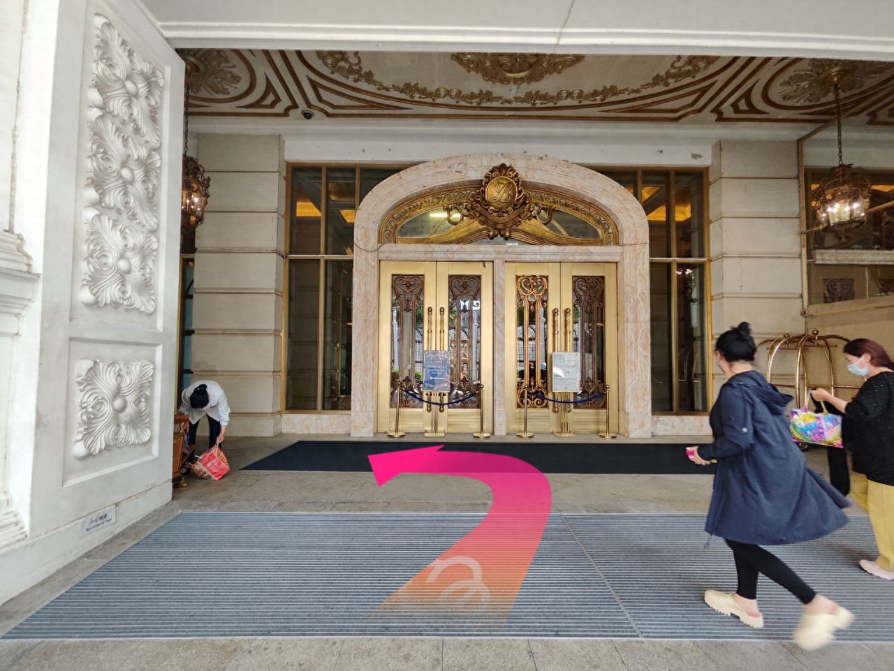 Navigate to the励骏 Hotel and enter through the small door on the left side. — step-by-step photo guide