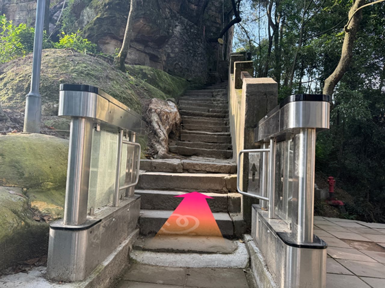 Climb 100 meters up through the ticket gate. — step-by-step photo guide