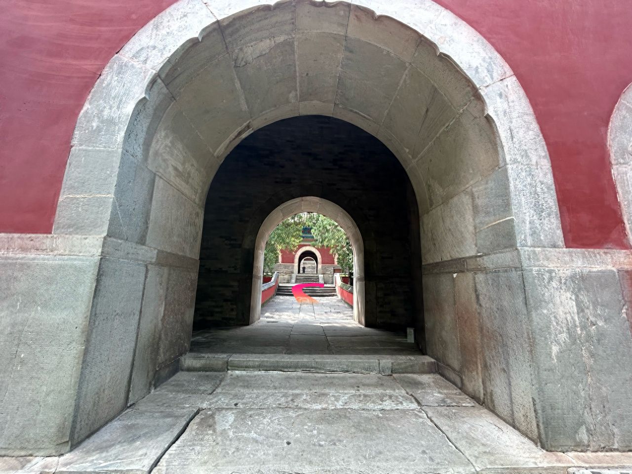 Turn right through the first arch. — step-by-step photo guide