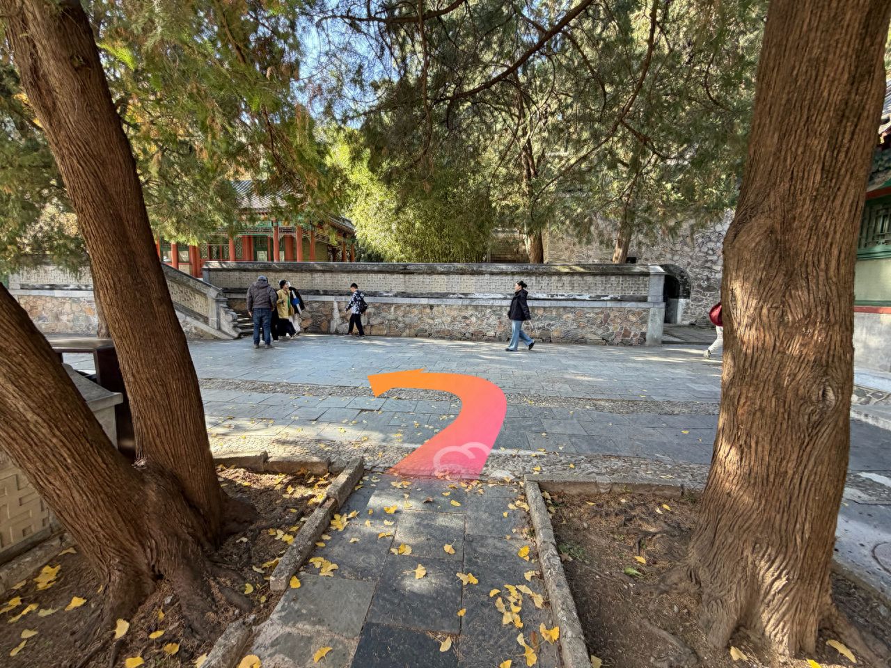 Turn left and go up the stairs to the platform. — step-by-step photo guide