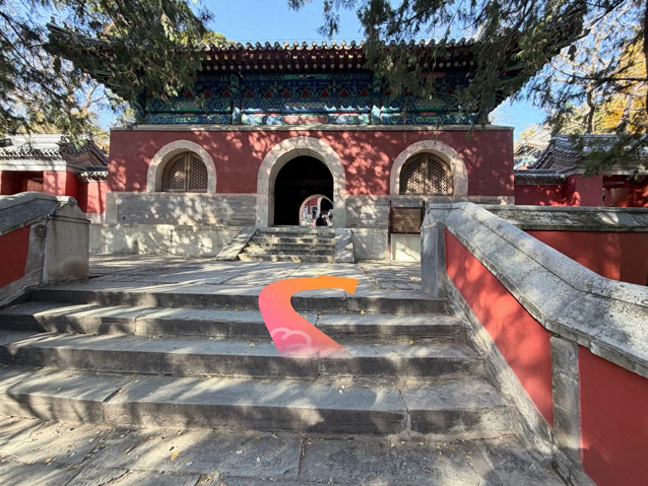 Go up the steps and turn right. — step-by-step photo guide