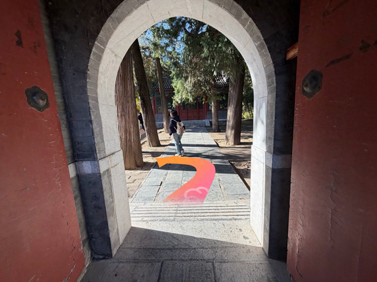 After entering the archway, turn left and walk for about 30 meters. — step-by-step photo guide
