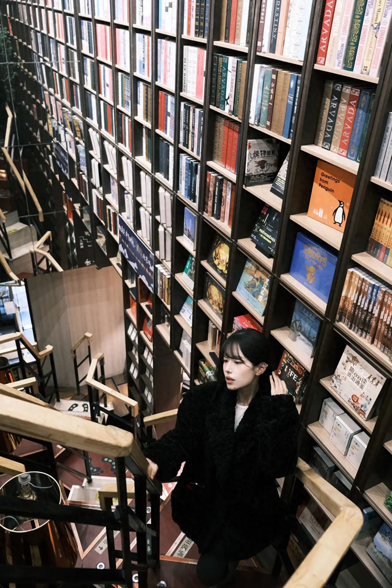 Photo by Beijing Zhongshuge - Staircase Corner