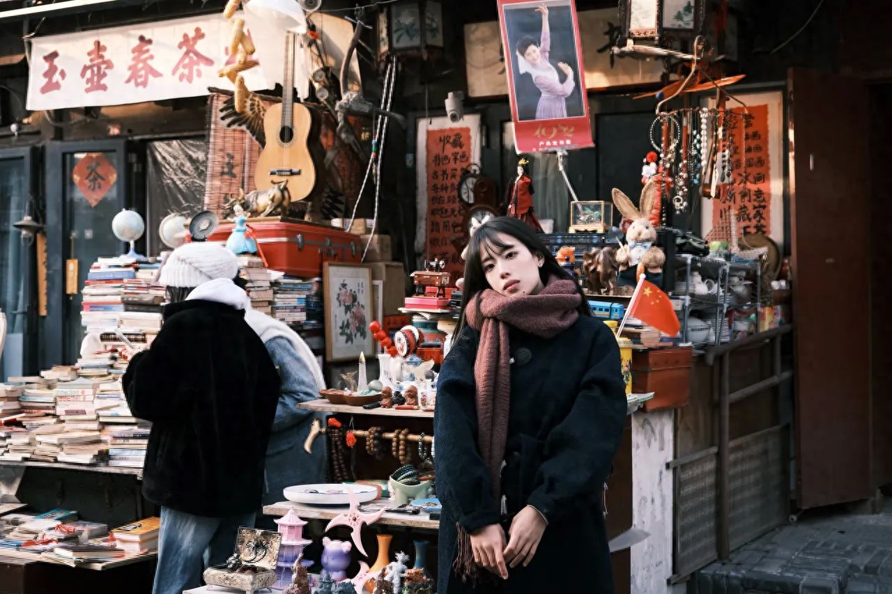 Photo by Yangmeizhu Xijie - Song Family Calligraphy and Painting Bookstand