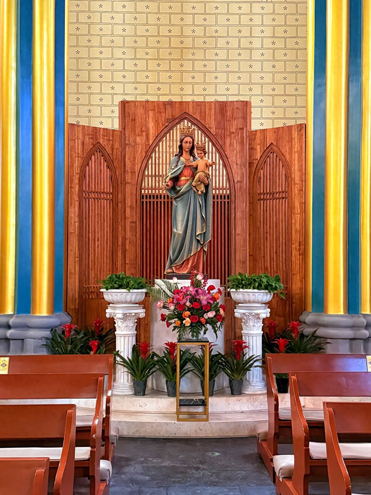 Photo by Xishiku Church - Statue of the Virgin Mary and the Child