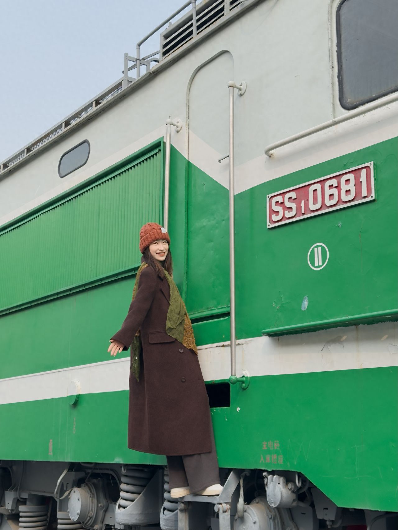 Photo by China Railway Museum - Side View of Green Train