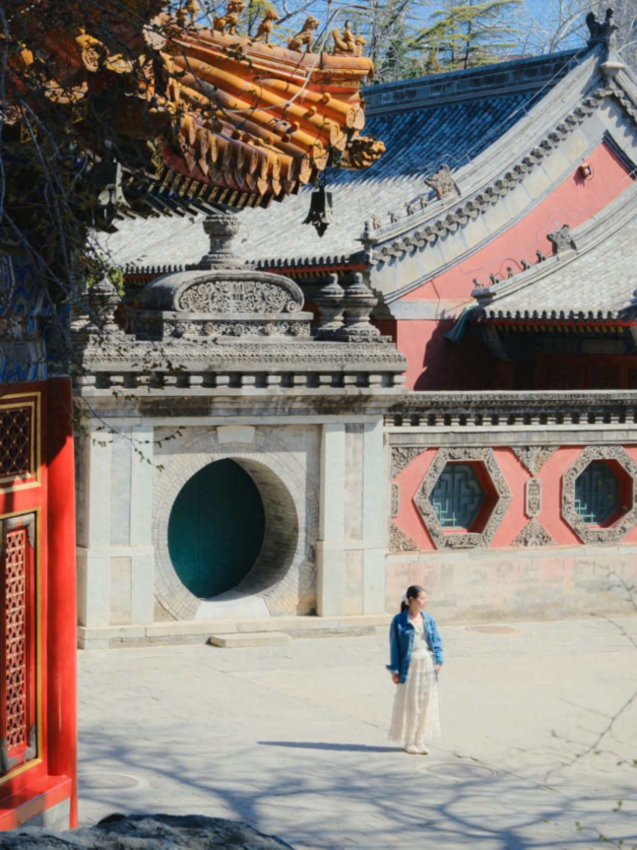 Photo by Beijing Wanshou Temple - Green Circular Gate