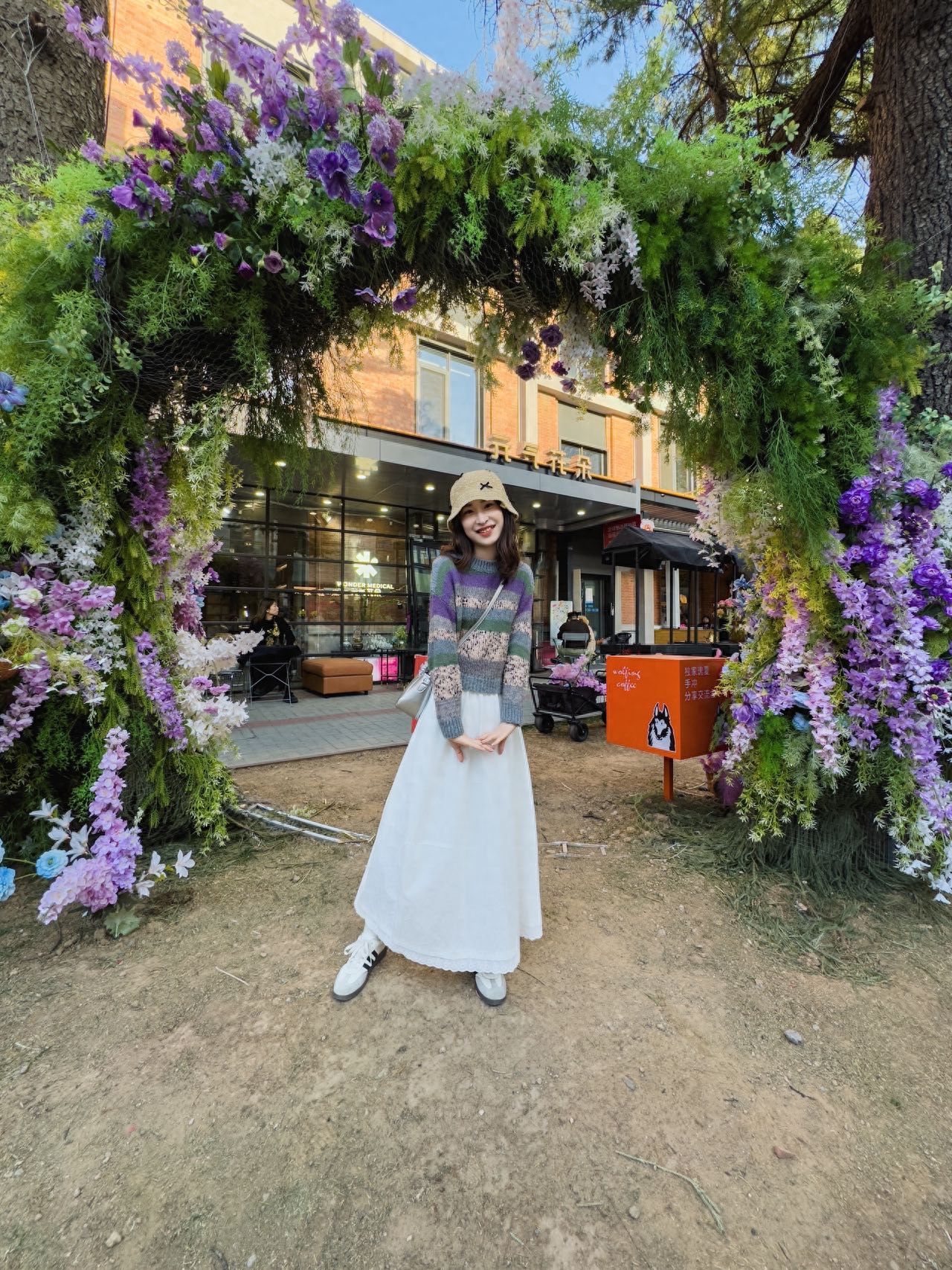 Photo by Beijing Satellite Manufacturing Factory Science and Technology Park - In the middle of the colorful wreath