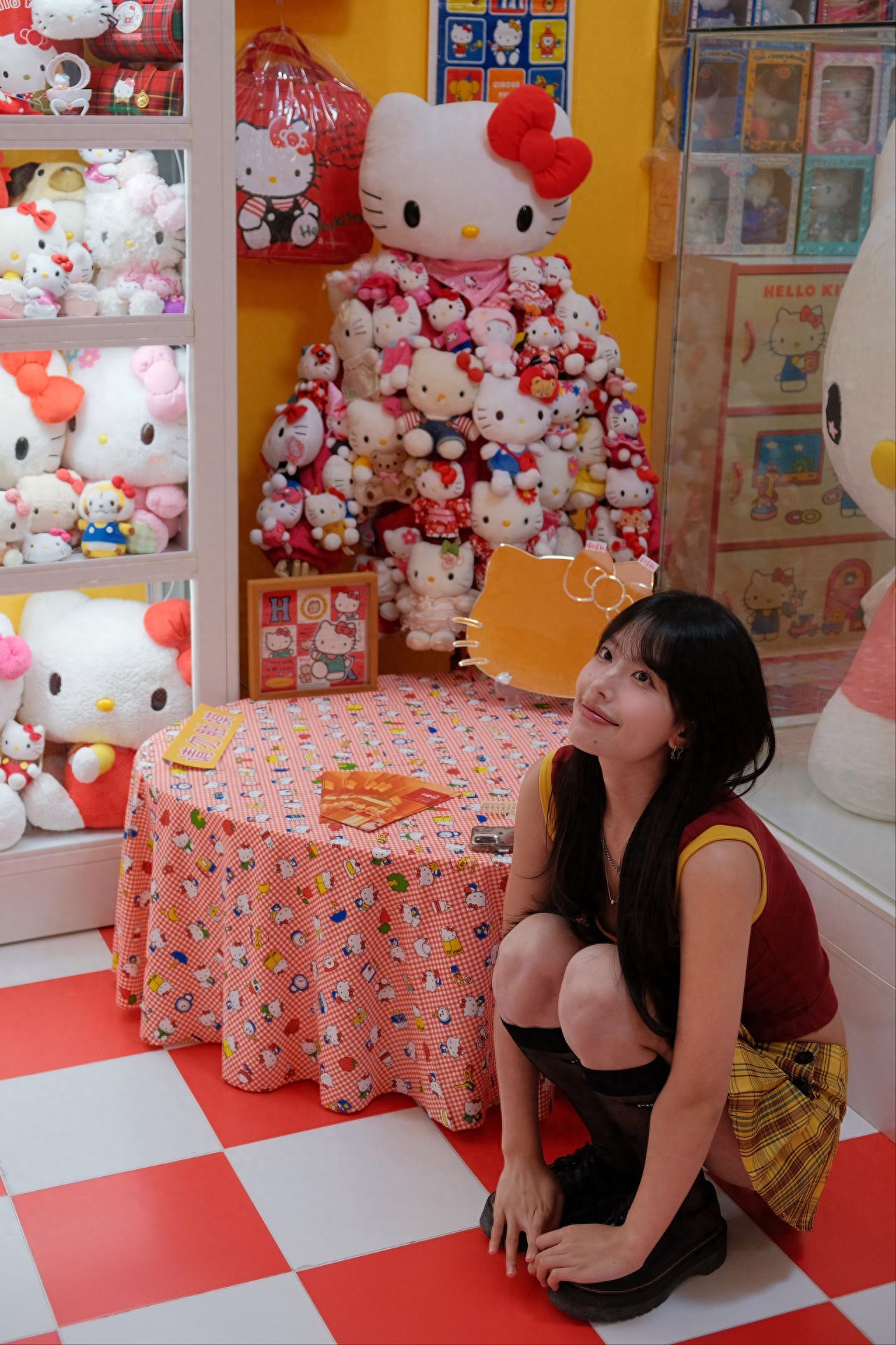 Photo by Cat Gathering - Small Table in the Paid Area