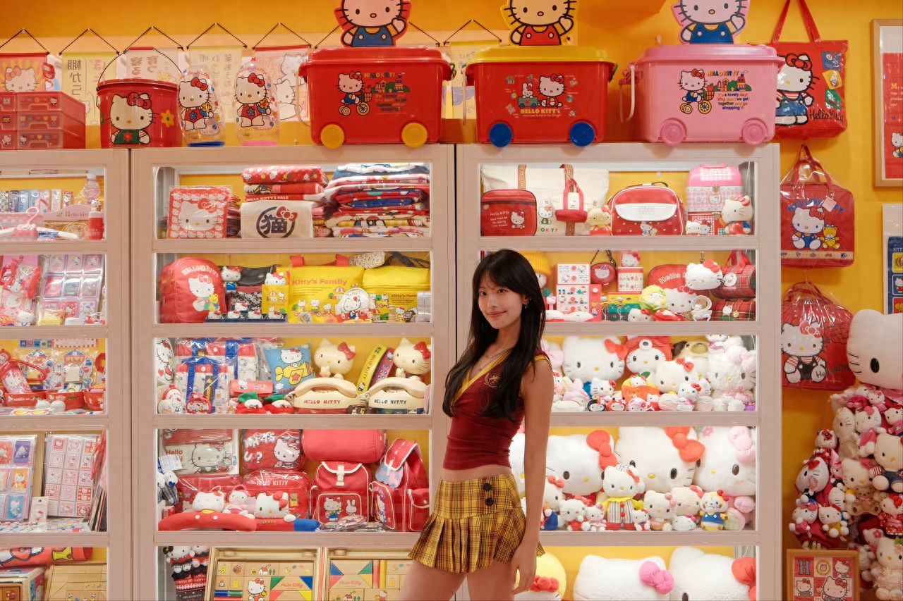 Photo by Thousand Cats Club - In Front of the Paid Area Showcase