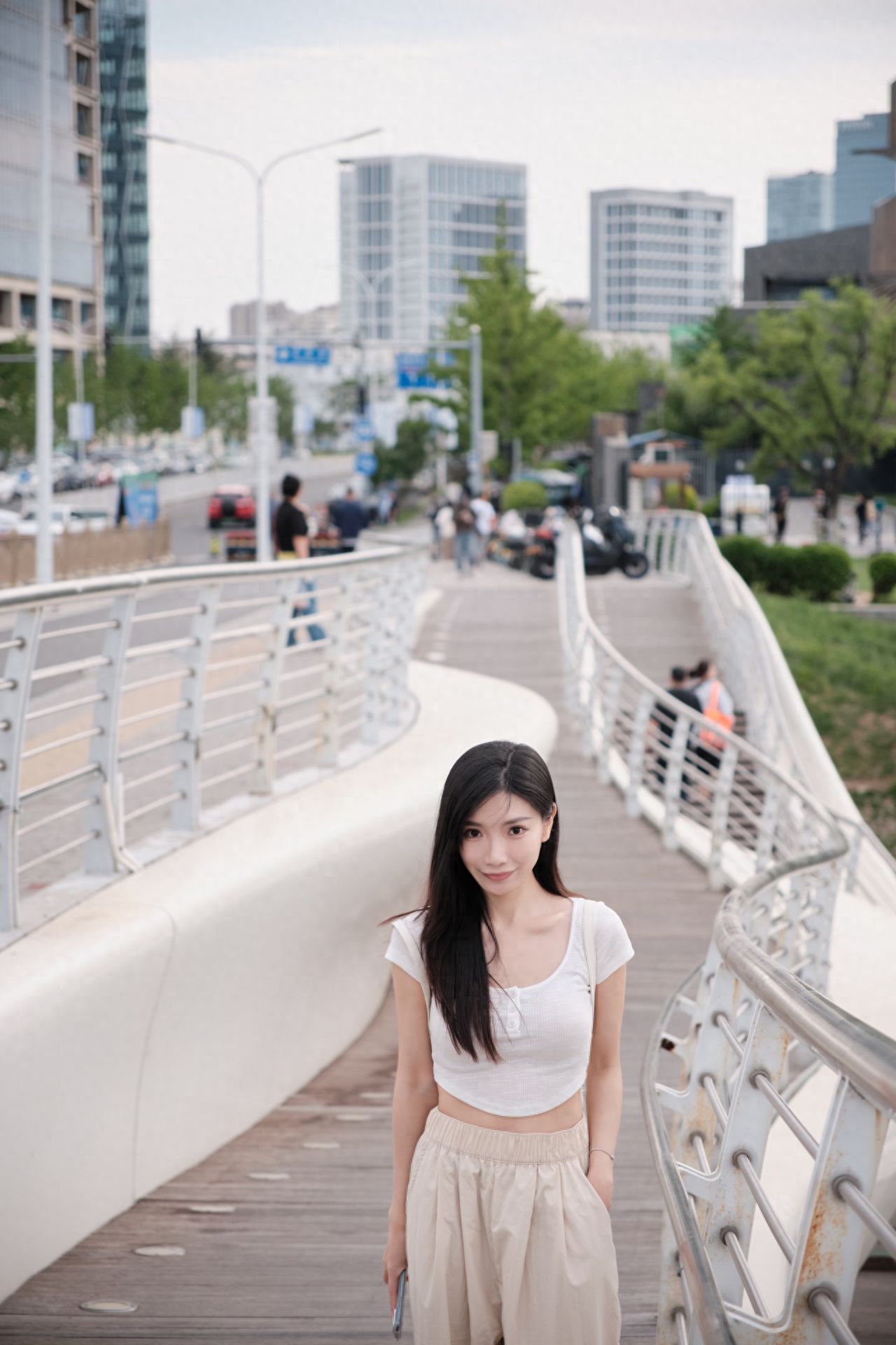 Qianhe Waterfall Bridge - Sidewalk on the Bridge Side — photo spot in Qianhe Xielu Bridge, China