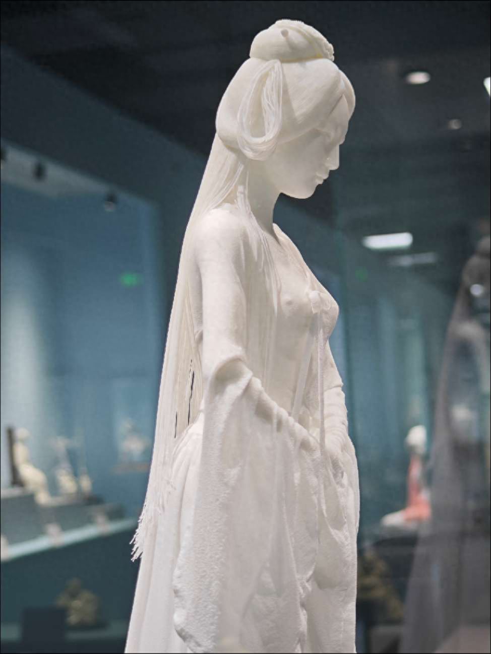 Photo by Chinese White Dehua Porcelain - Princess Yushu White Porcelain