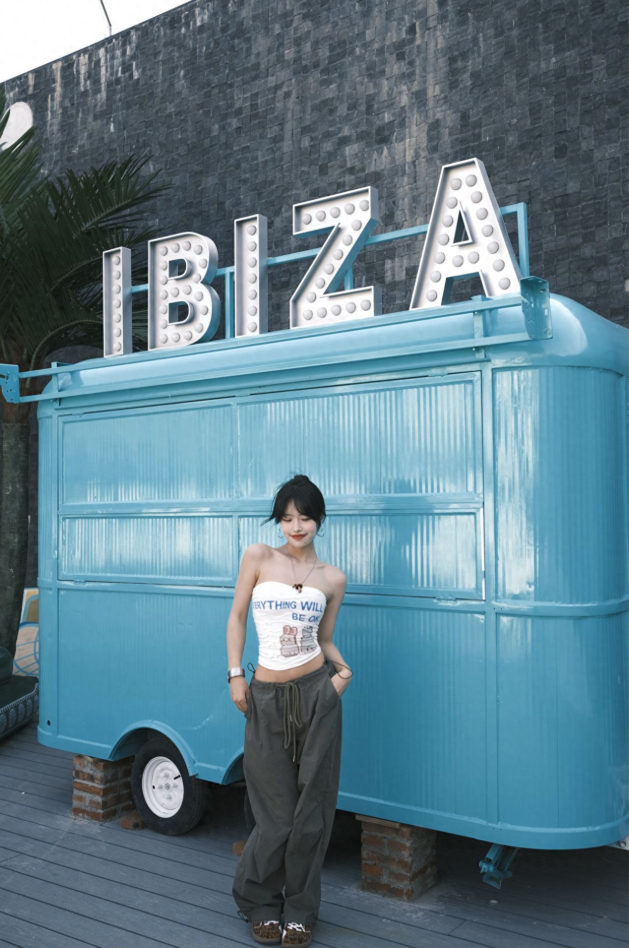 Photo by Huashanyuan - In front of the blue car