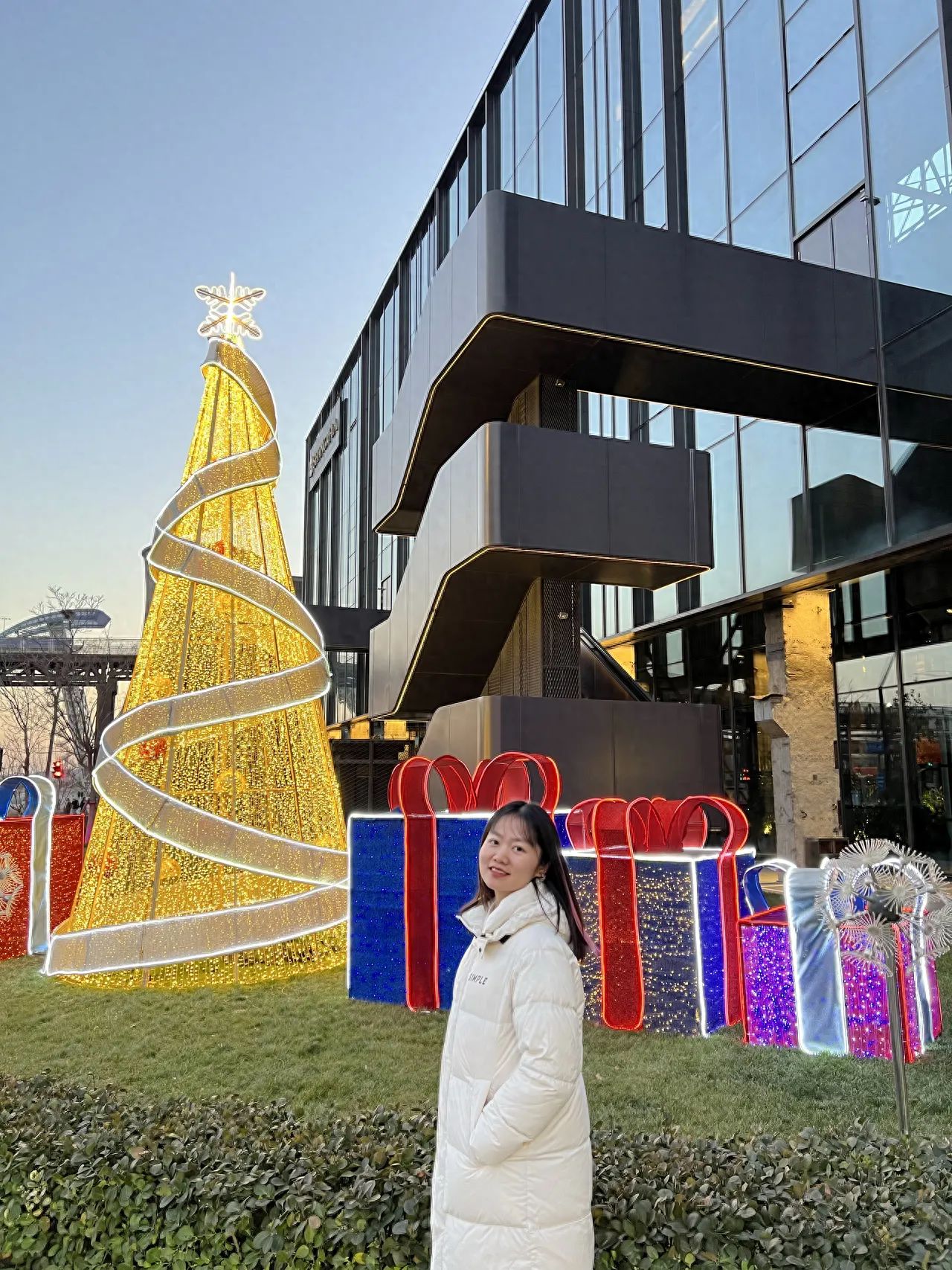 Photo by Shangri-La Hotel, Shougang Garden - Take a photo with the Christmas light installation.