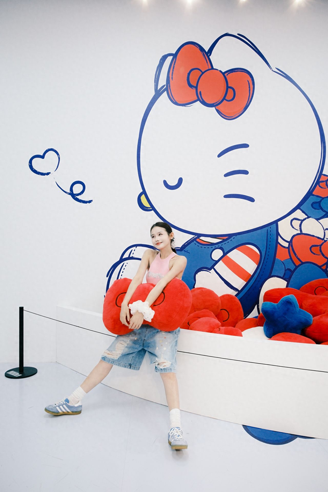Photo by Beijing Times Art Museum - Hello Kitty Sleeping Wallpaper