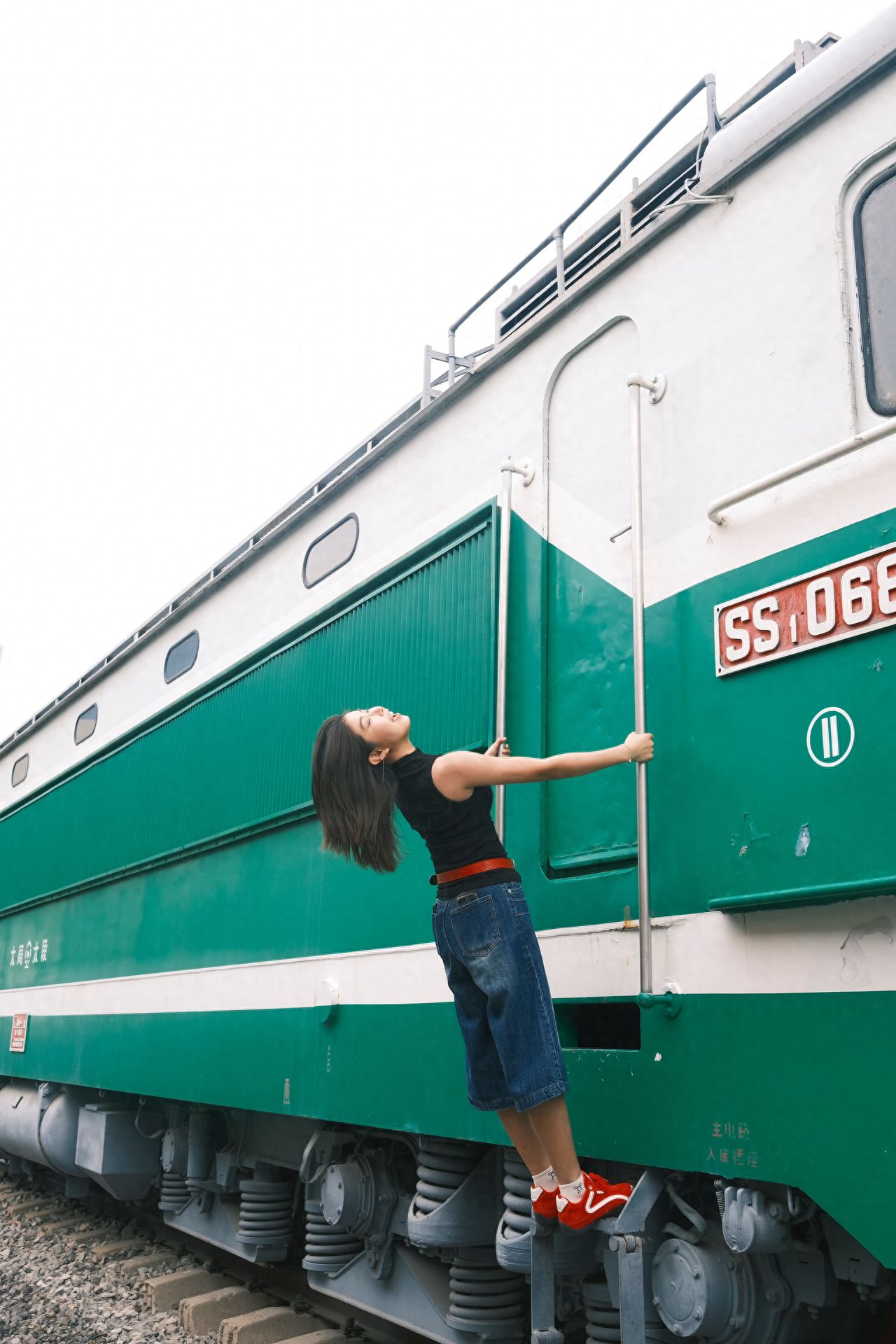 Photo by China Railway Museum - Green and White Train