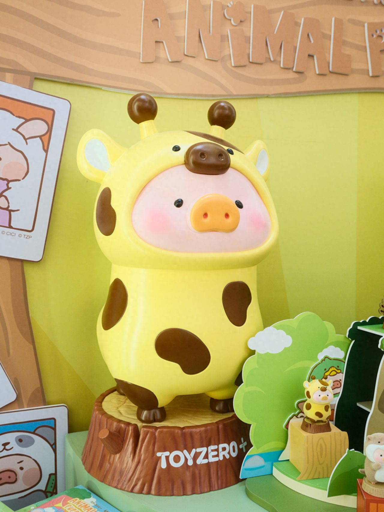 Photo by Chaoyang Hopson One - Bee Lulu Pop-up Statue