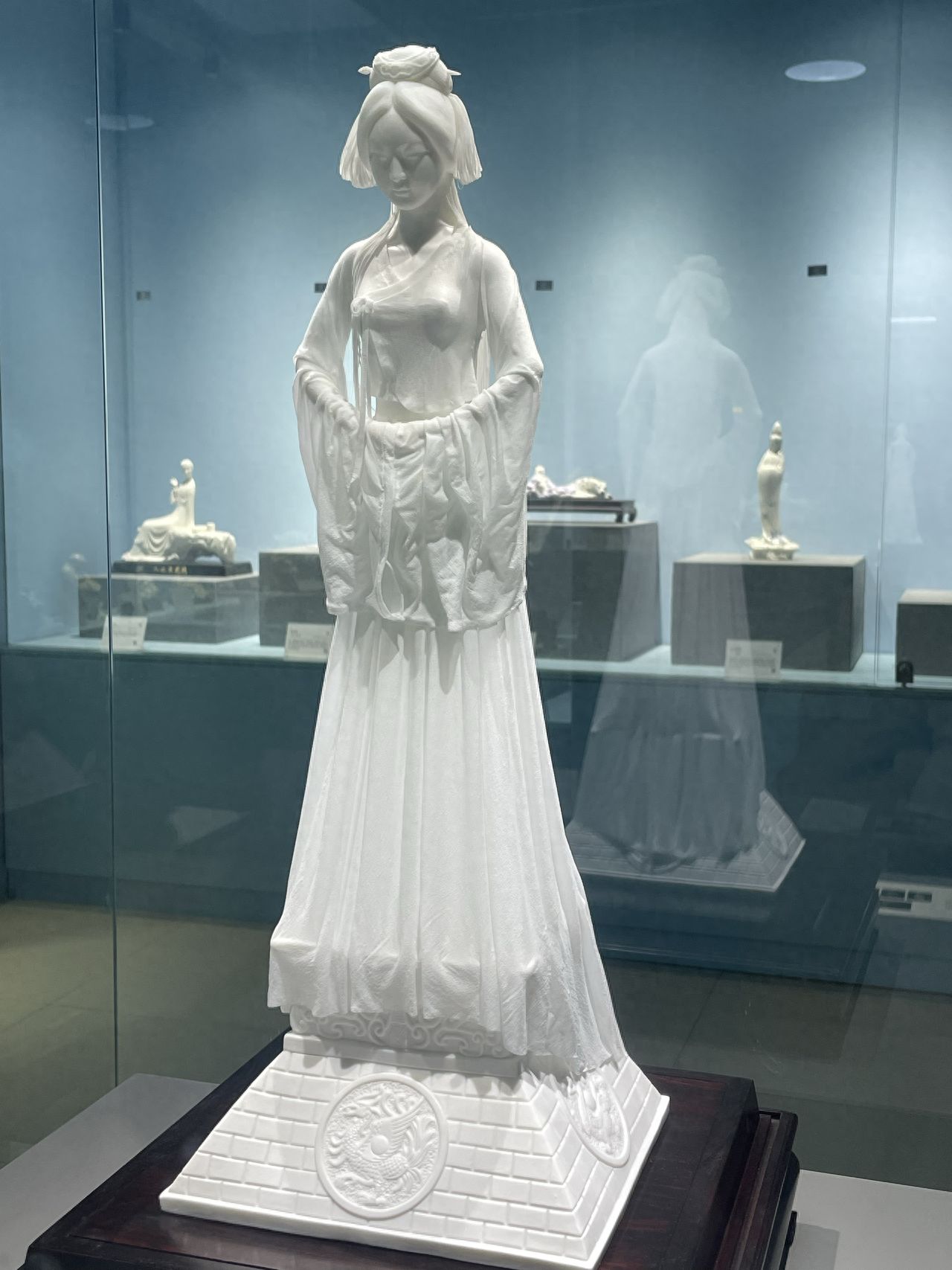 China White · Dehua Porcelain Cultural and Creative Park - Ancient Female Porcelain Sculptures — photo spot in China White · Dehua Porcelain Cultural Park, China