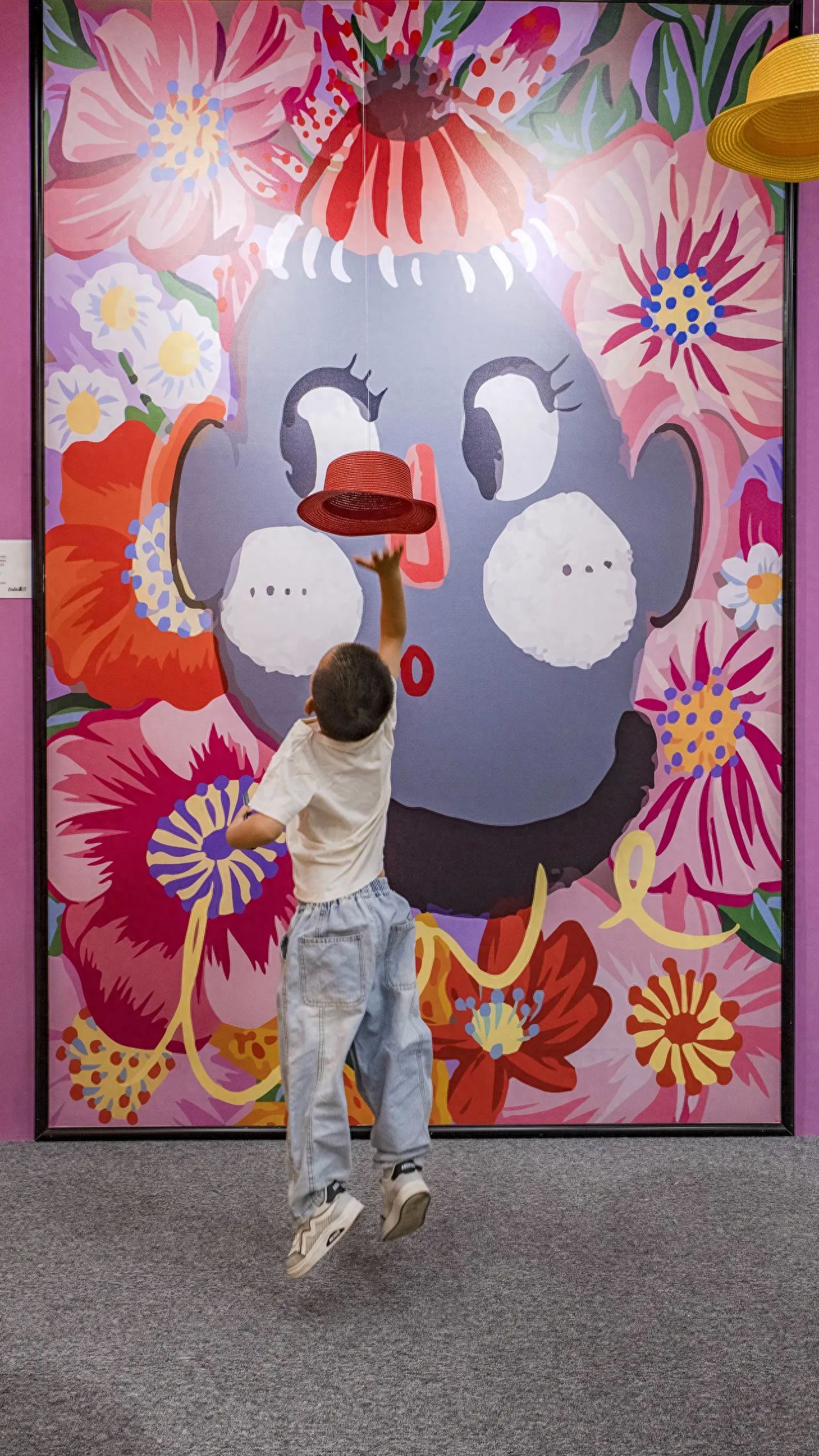 Photo by Wangfujing Joy City Shopping Center - Take a photo with the floral face paintings.