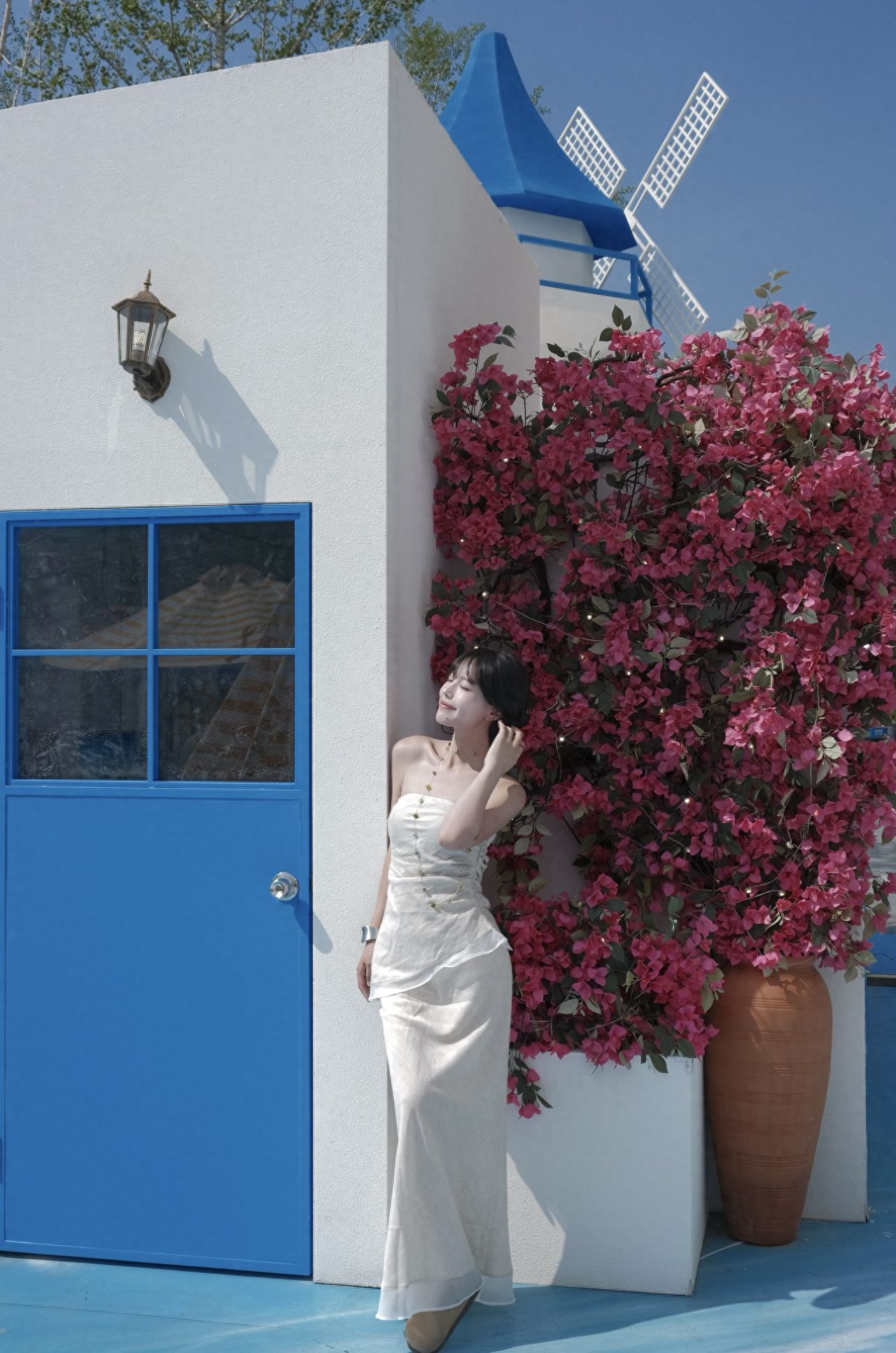 Xisanqi MixC - Blue Gate and Flower Cluster Installation — photo spot in Xisanqi MixC, China