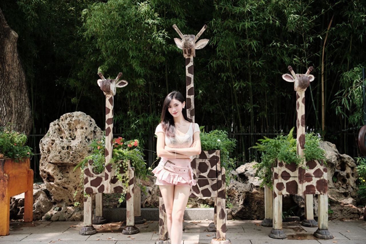 Photo by Beijing Zoo - Giraffe Flowerpot