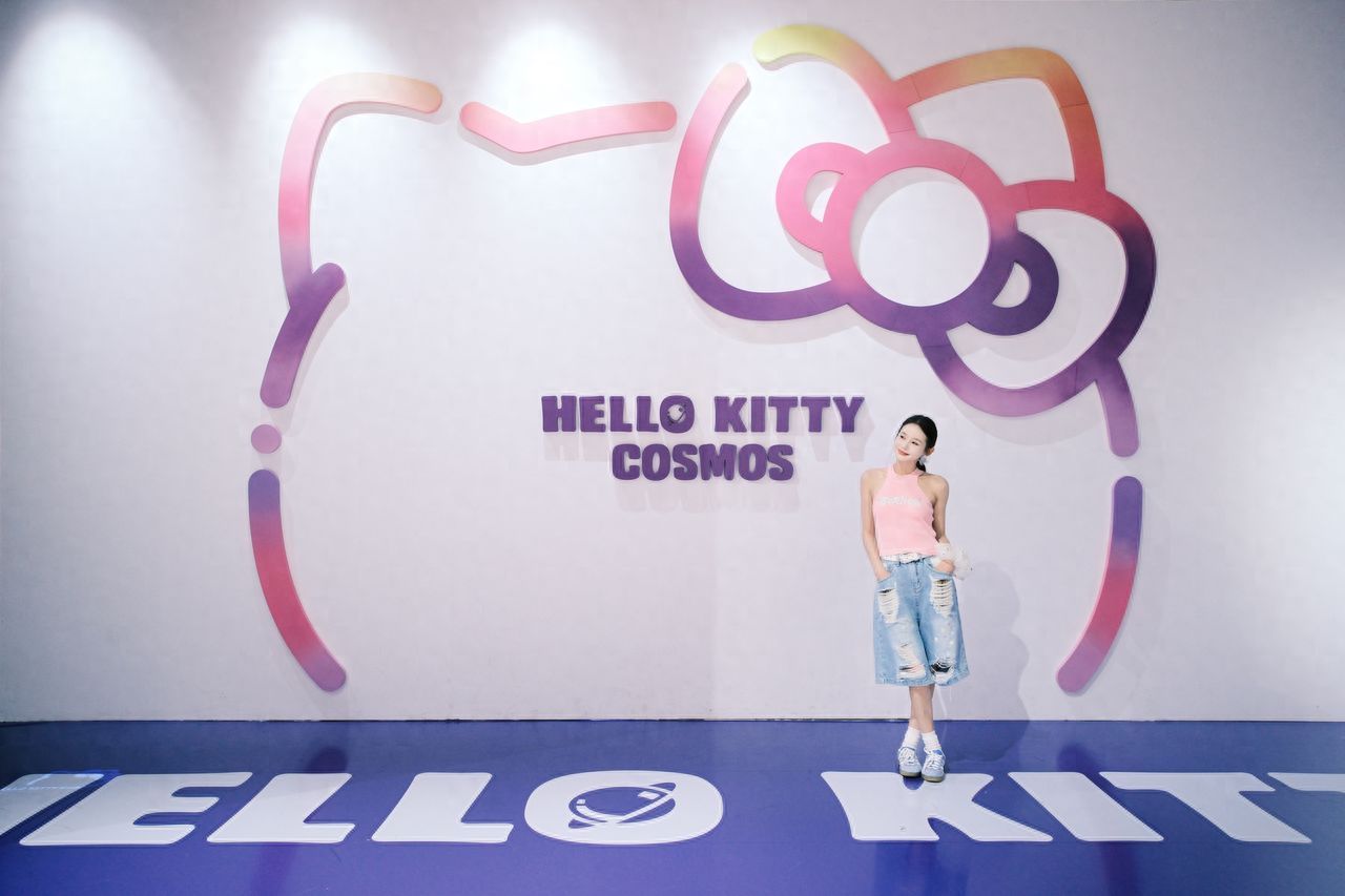 Photo by Beijing Times Art Museum - Hello Kitty 3D Painting