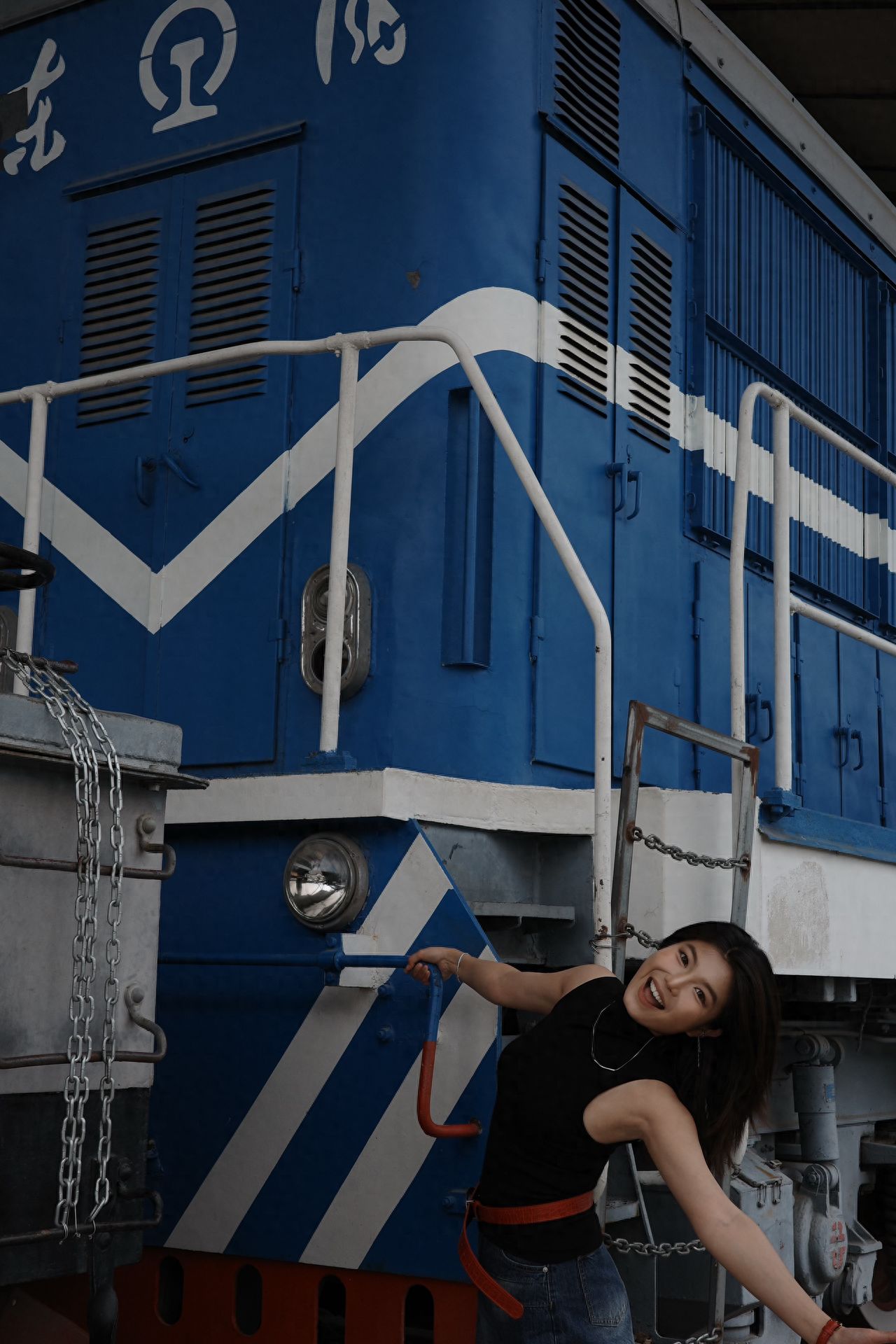 Photo by China Railway Museum - Blue Dongfeng Locomotive