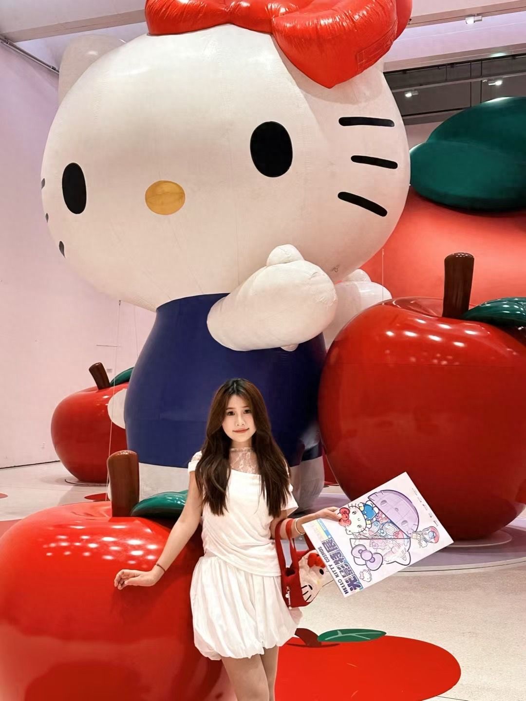 Photo by Beijing Times Art Museum - Giant Hello Kitty