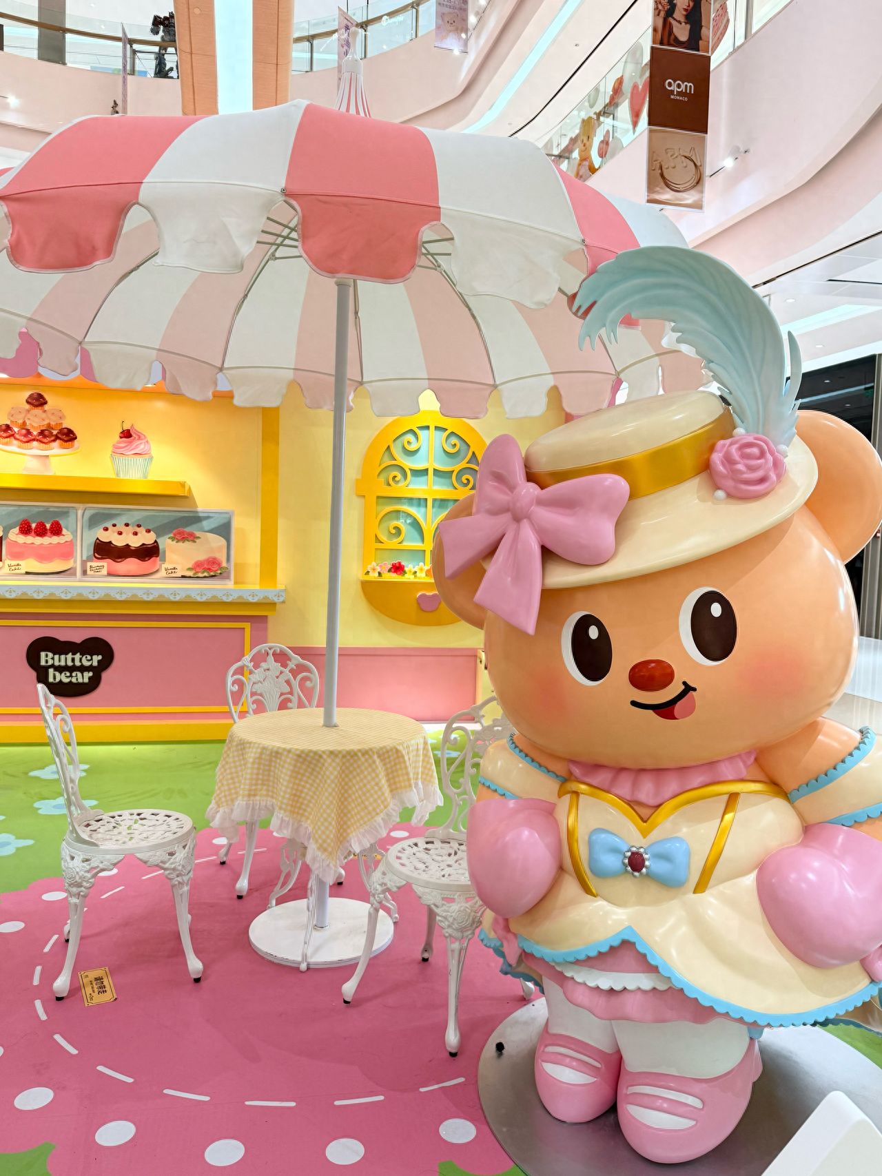 Photo by Beijing Chaoyang Hopson One - Creamy Bear and Sunshade