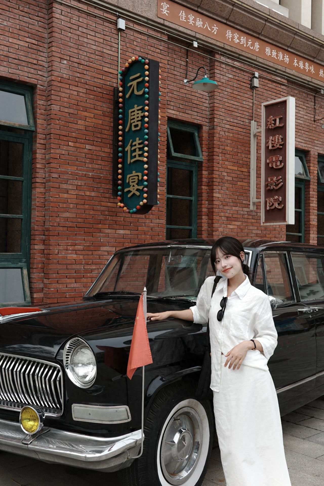 Photo by Jinghui Plaza - Black Vintage Car
