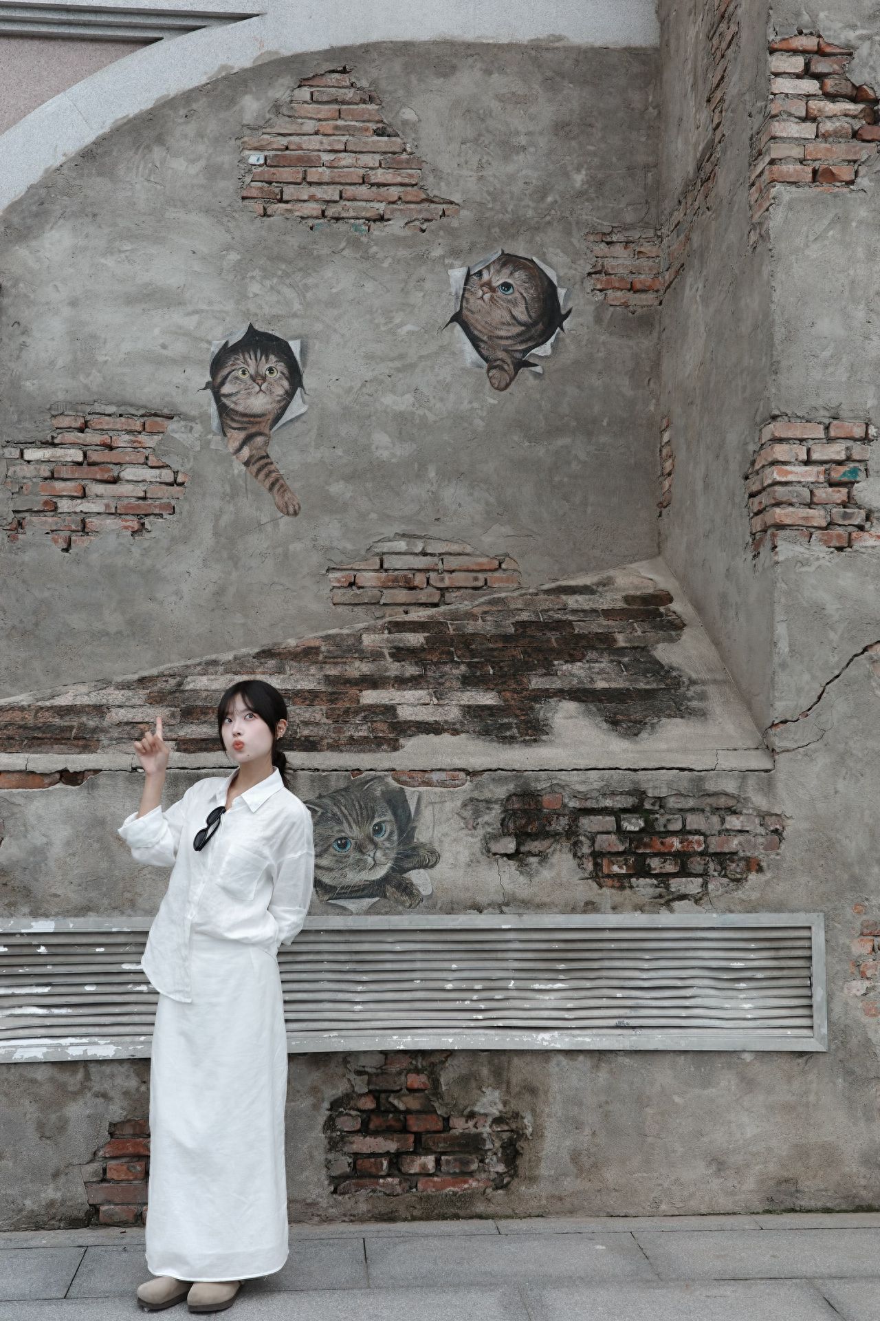 Jinghui Plaza - Cat Graffiti Wall — photo spot in Jinghui Plaza  , China