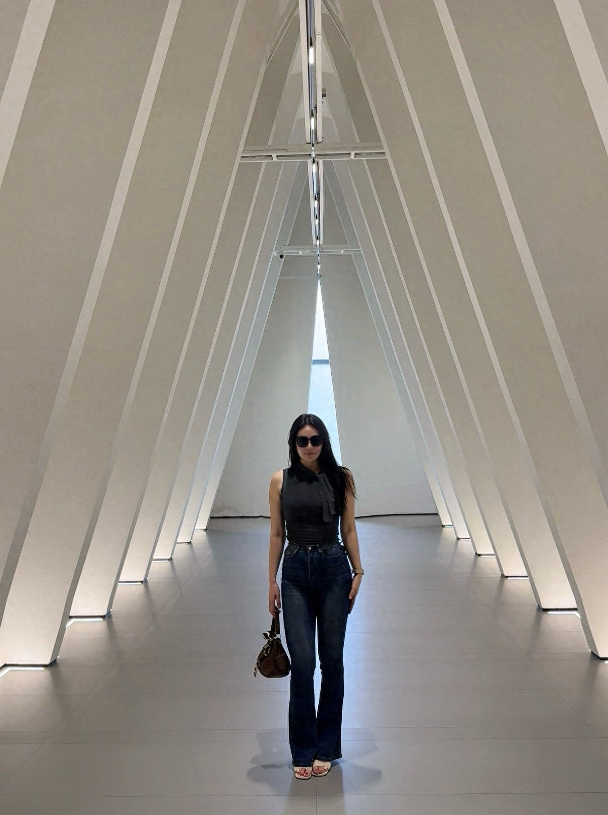 Photo by ONSITEEE Galaxy Bay Store - Take a photo with white decorations.