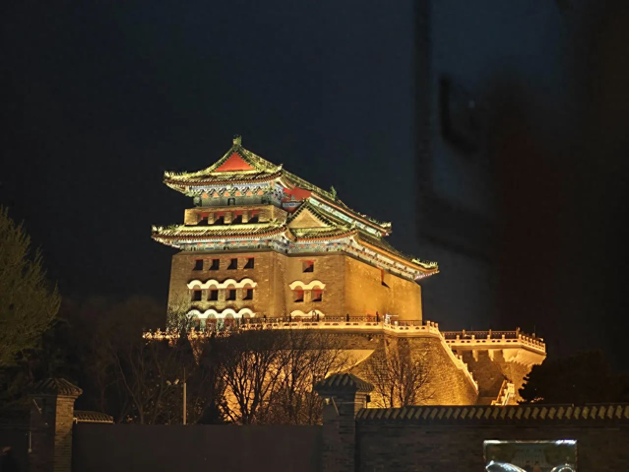 Photo by Zhengyangmen Arrow Tower - Capture the night view of the side of the Arrow Tower.
