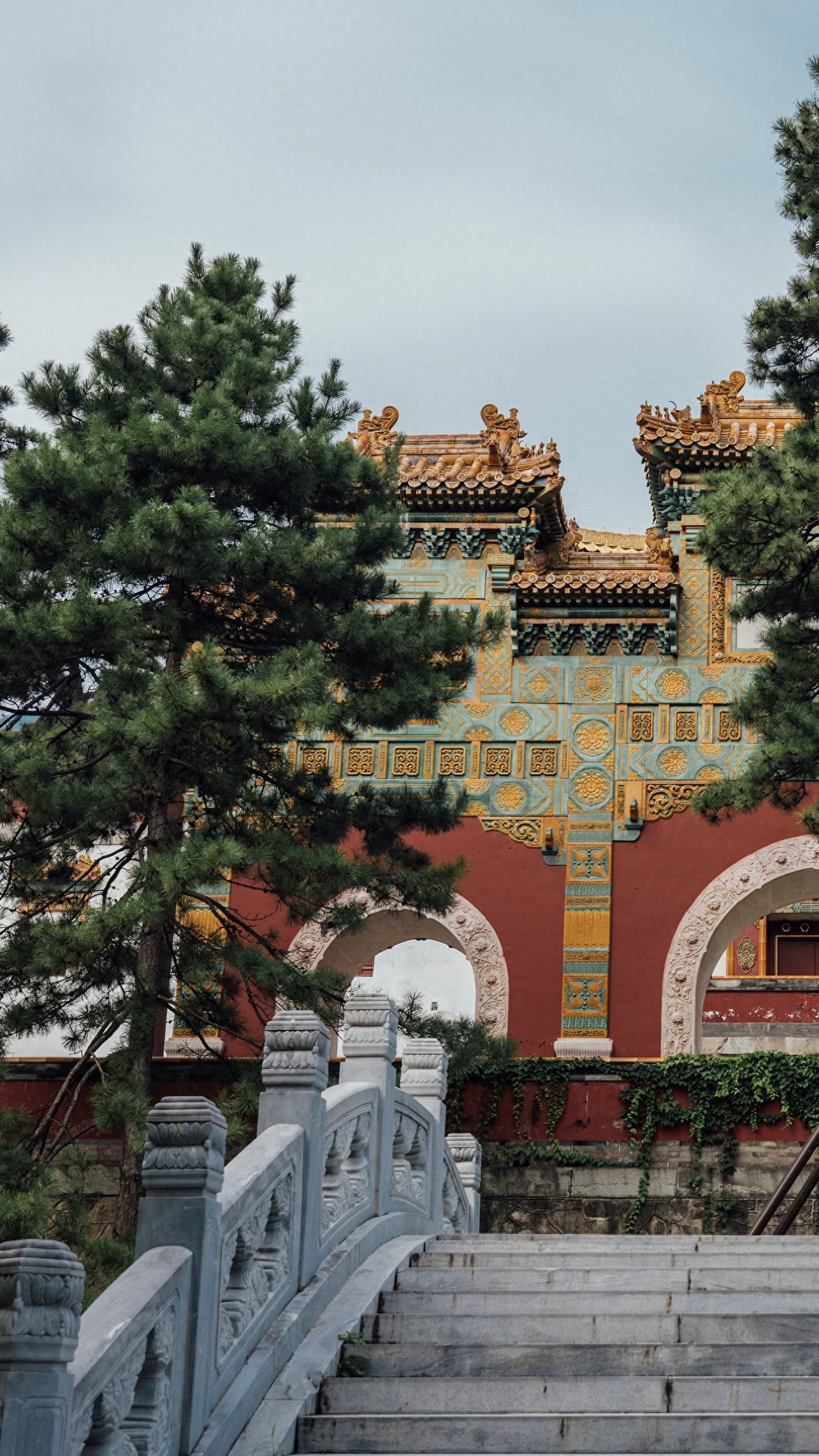 Photo by Fragrance Hill Park - Shooting the Stone Bridge and the Stele Pavilion
