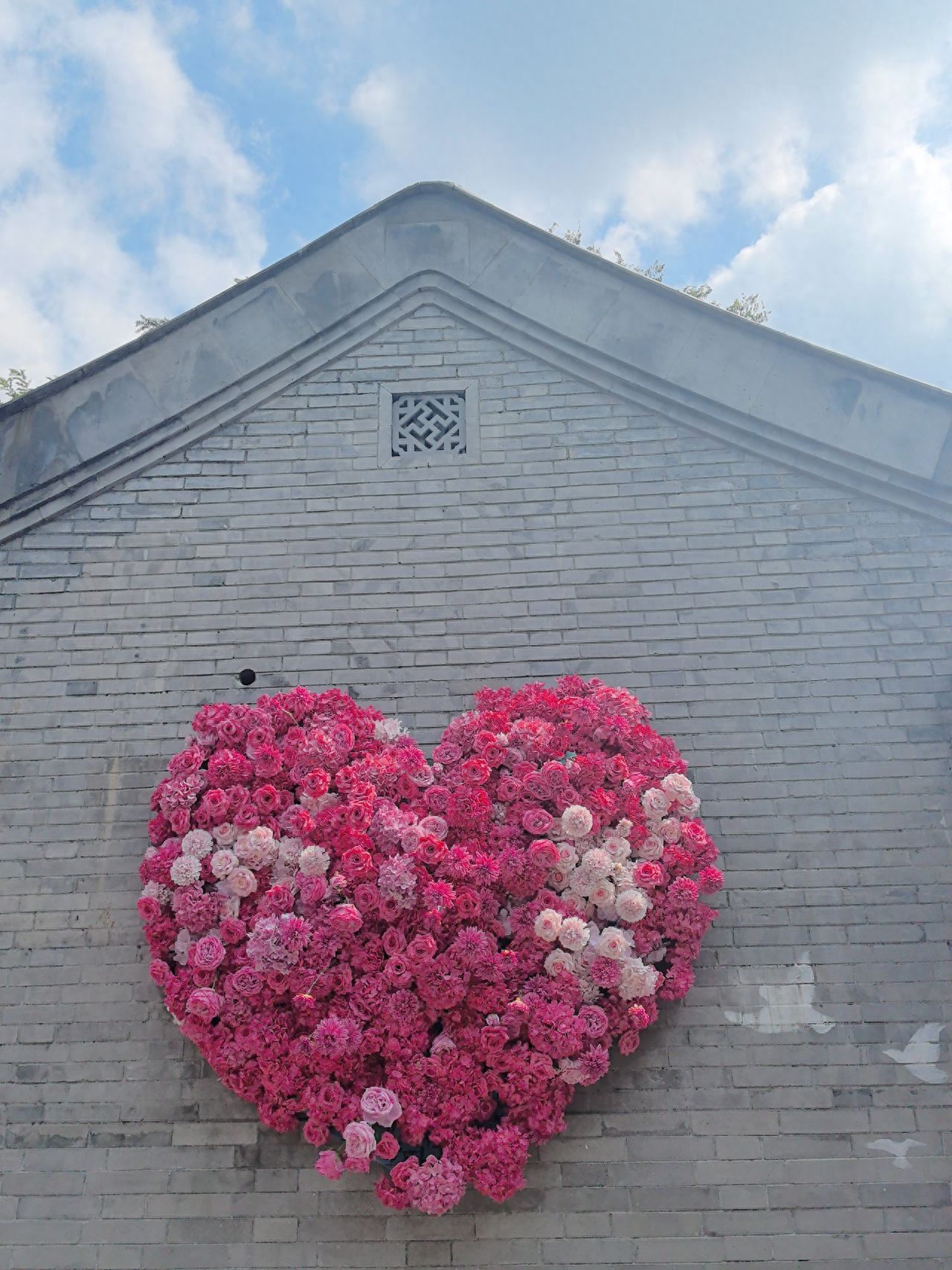Photo by Romantic Hutong - Love Flower Wall