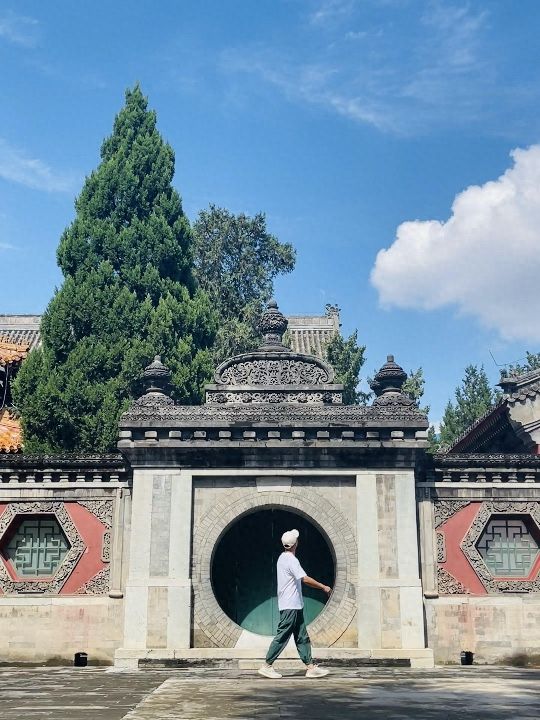 Photo by Beijing Wanshou Temple - Take a photo with the Green Circular Archway