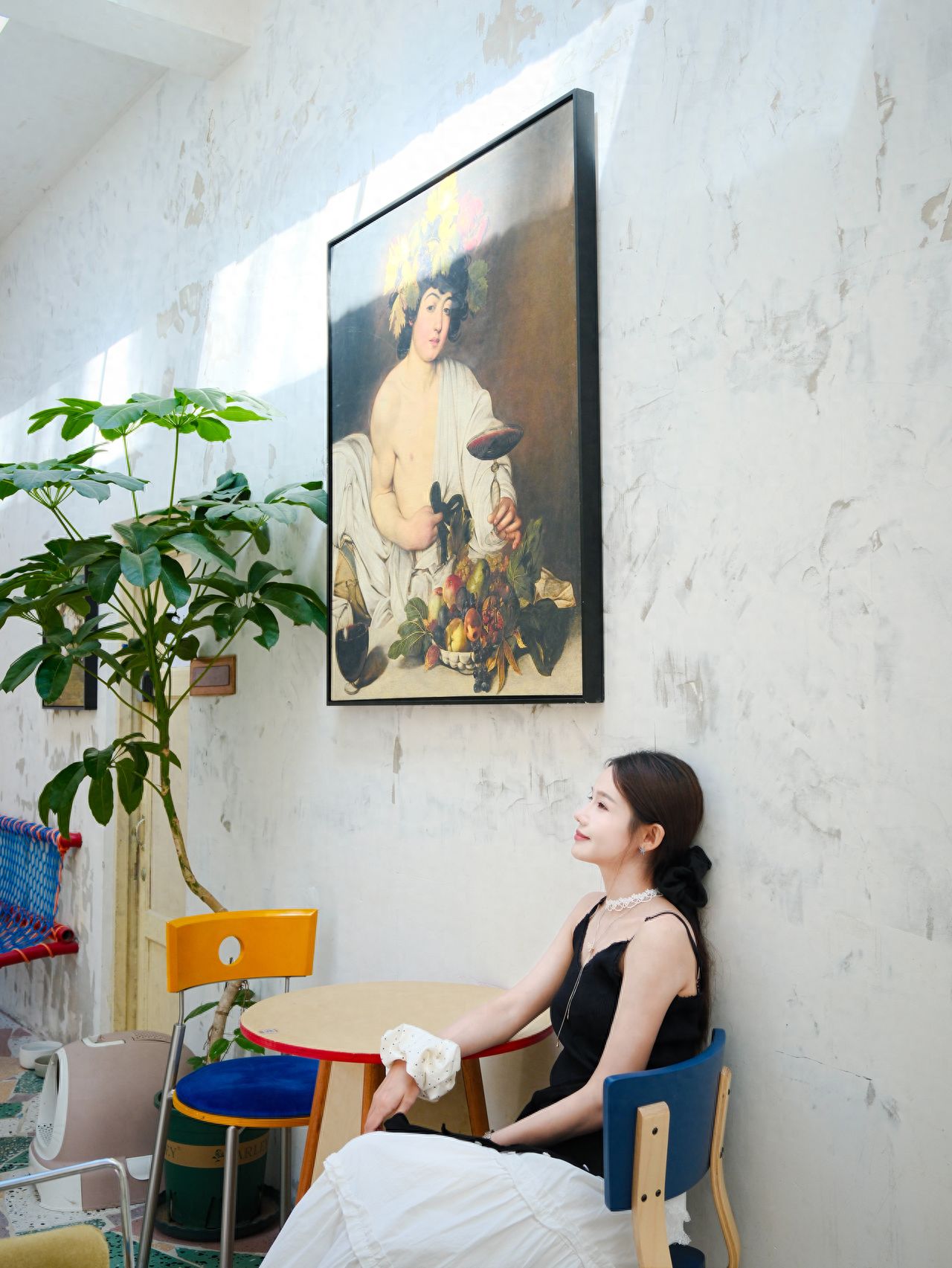 Photo by Tie Shu Coffee Friendship Store - Table and Chairs in Front of the Hanging Painting