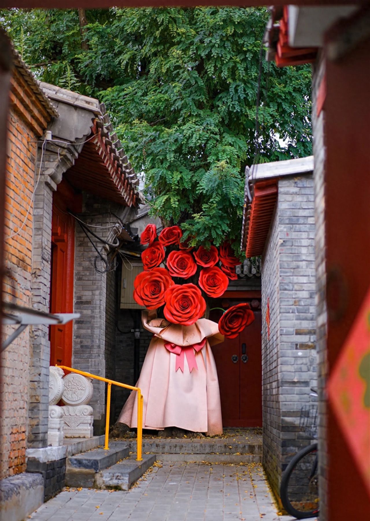 Photo by Nanman Hutong - Red walls and blooming flowers decorate the alleyways.