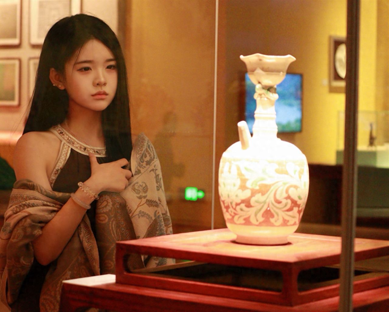 Photo by China National Arts and Crafts Museum - Taking a photo with the ceramic vase exhibit.
