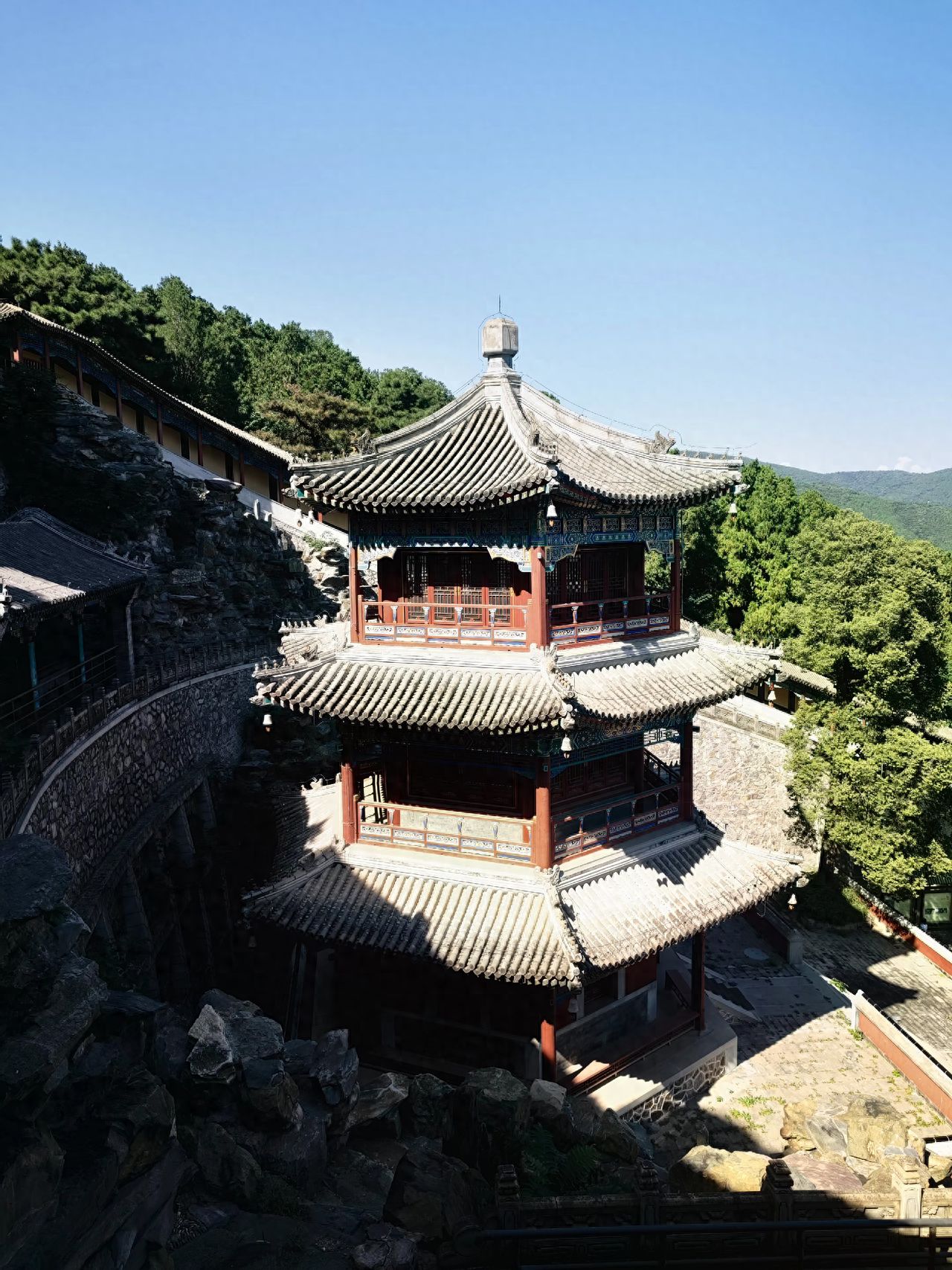 Photo by Beijing Xiangshan Park - Three-story Pagoda Building