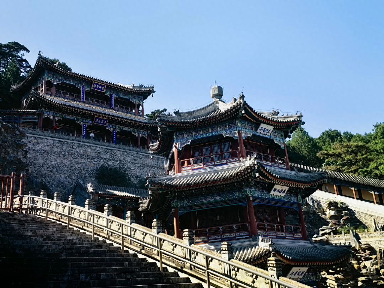 Photo by Fragrant Hill Park Fragrant Hill Temple - Guangming Zunjie Plaque and Ancient Architecture