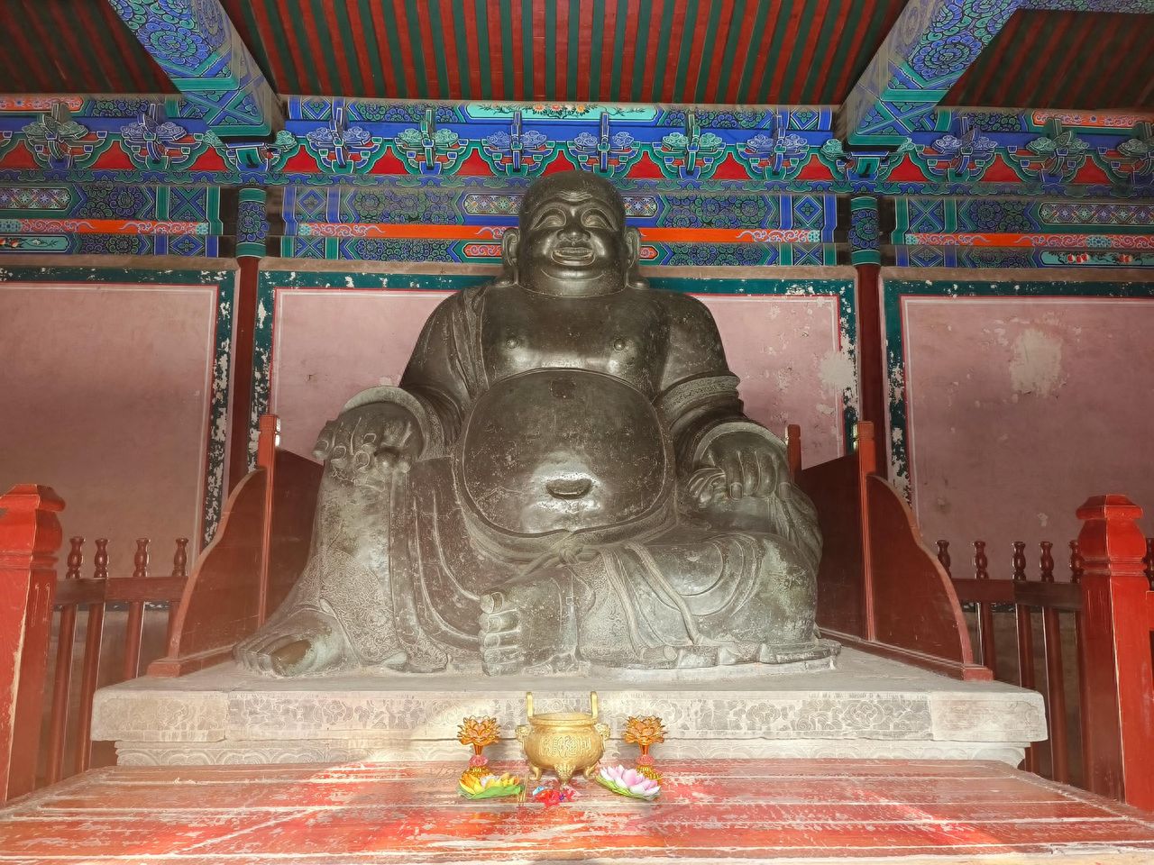 Photo by Beijing Biyun Temple - Maitreya Buddha Statue and Colorful Roof