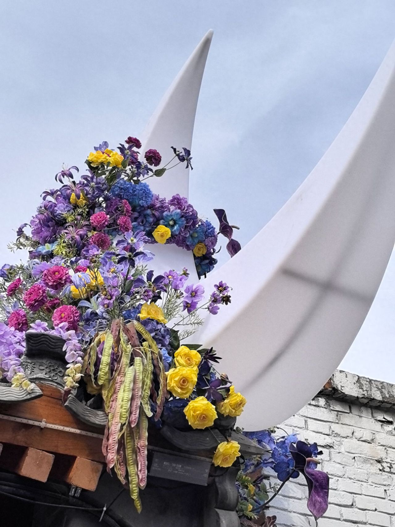 Photo by Romantic Hutong - Moon Installation with Flower Decorations