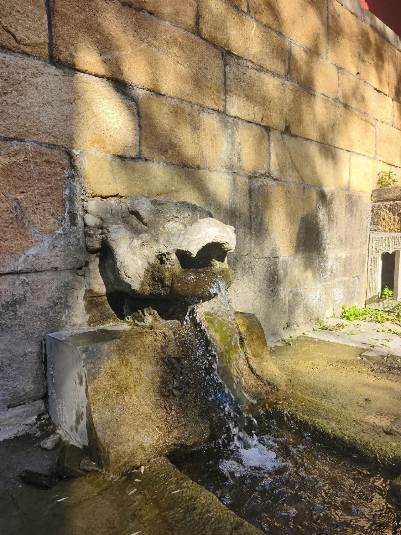 Photo by Xiangshan Biyun Temple - Close-up of the Dragon Head Water Spout