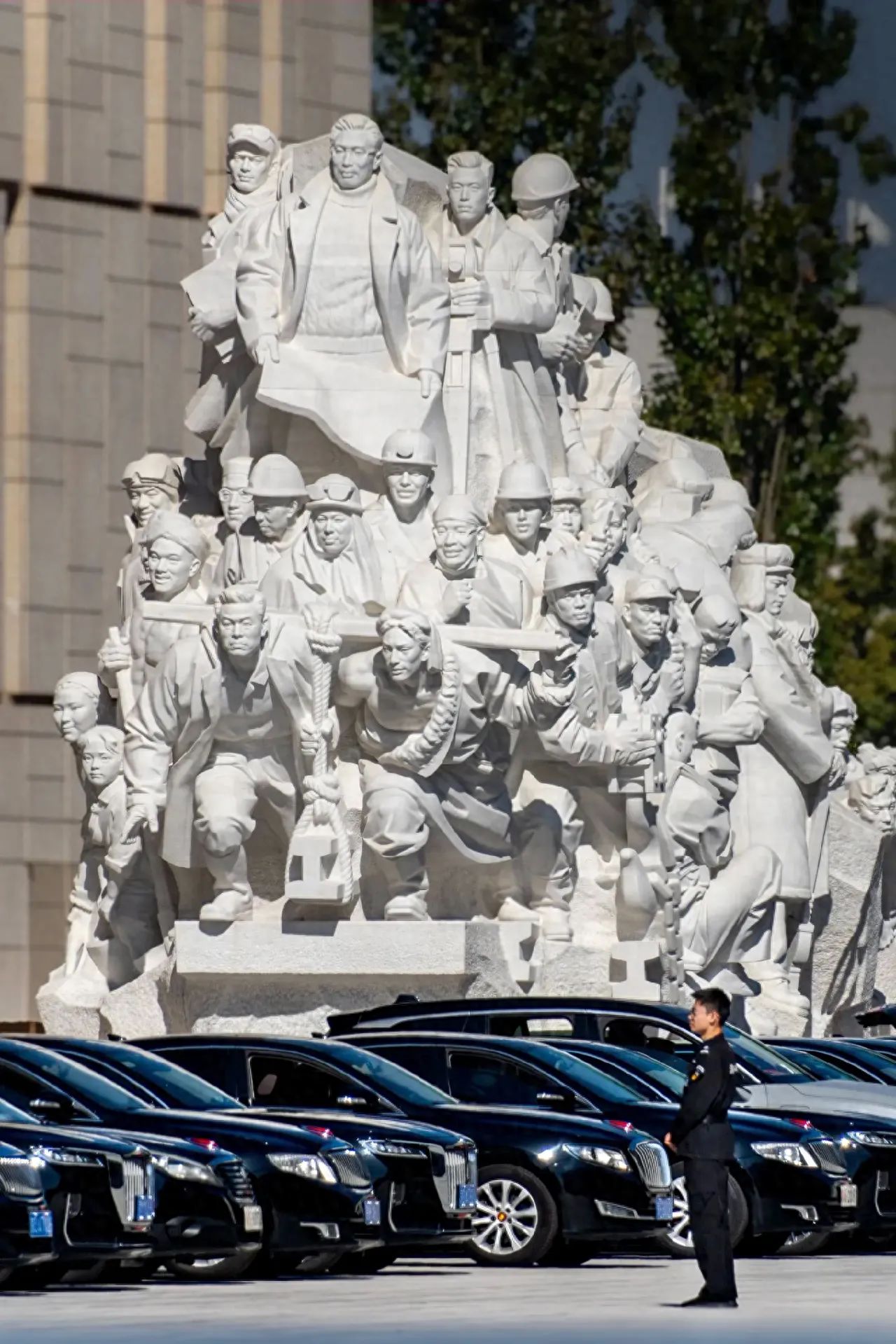 Photo by The Workers, Peasants, and Soldiers Sculpture at the Chinese Communist Party History Exhibition Hall