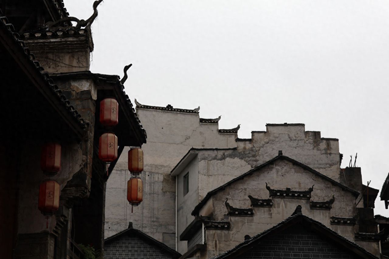 Photo by Biancheng Chadong Scenic Area - White Horse Head Wall Architectural Complex